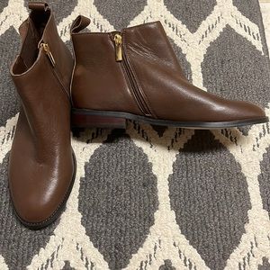 EUC Lands' End leather Chelsea boots size 8B